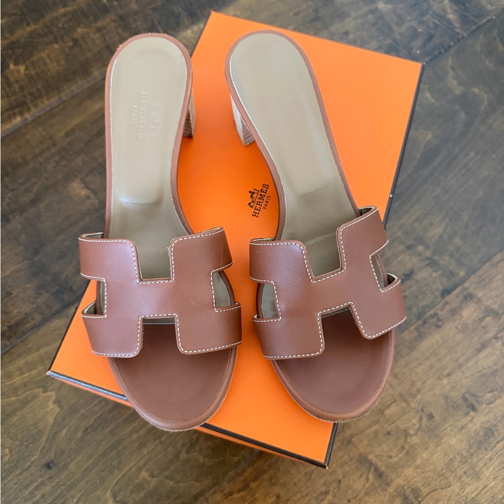 Hermes Oasis Women's Slide Sandals in Gold